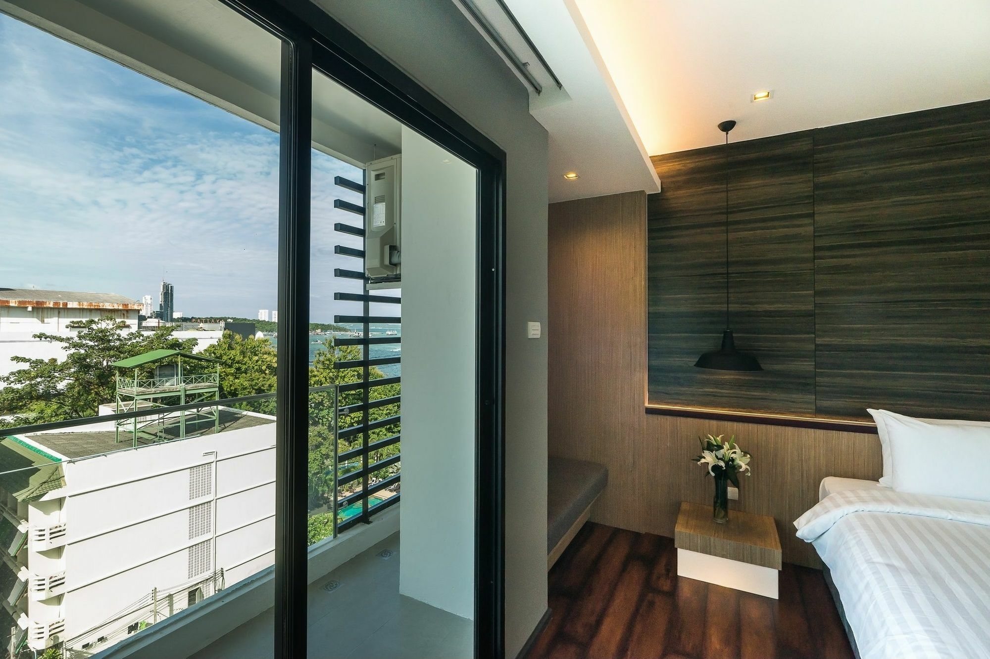 Sea Me Spring Hotel Pattaya Exterior foto